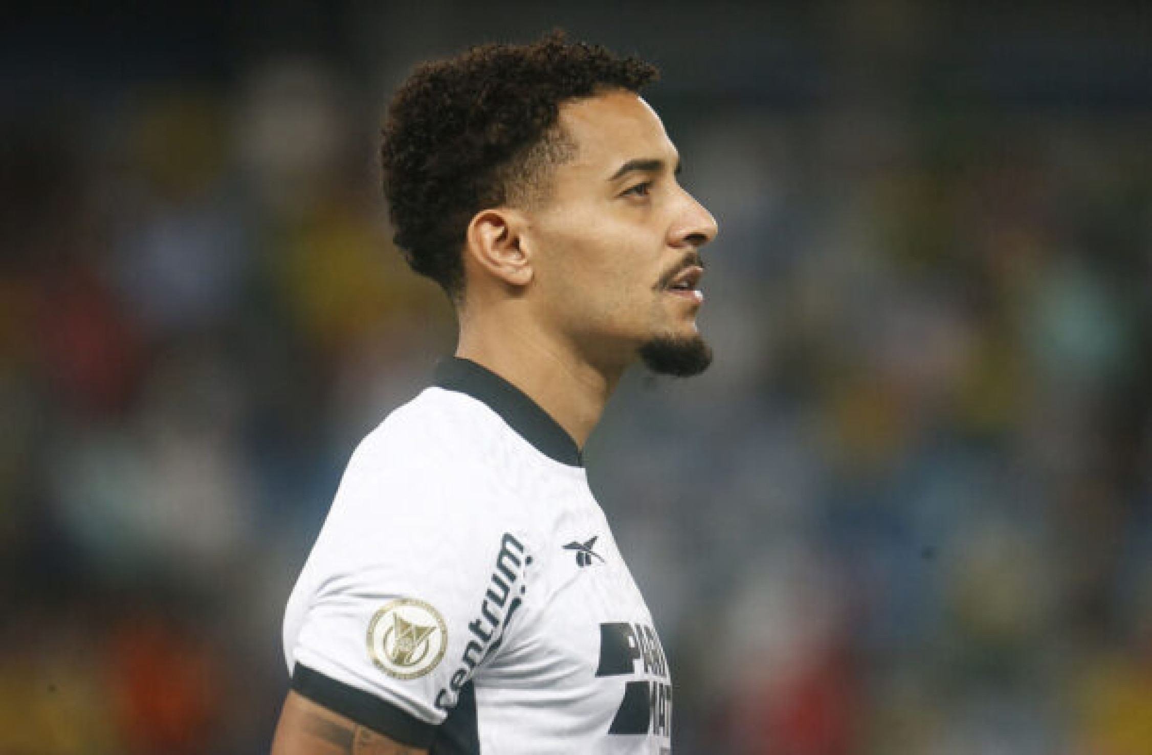 Artur Jorge pede, e Al-Rayyan faz proposta por Gregore, do Botafogo