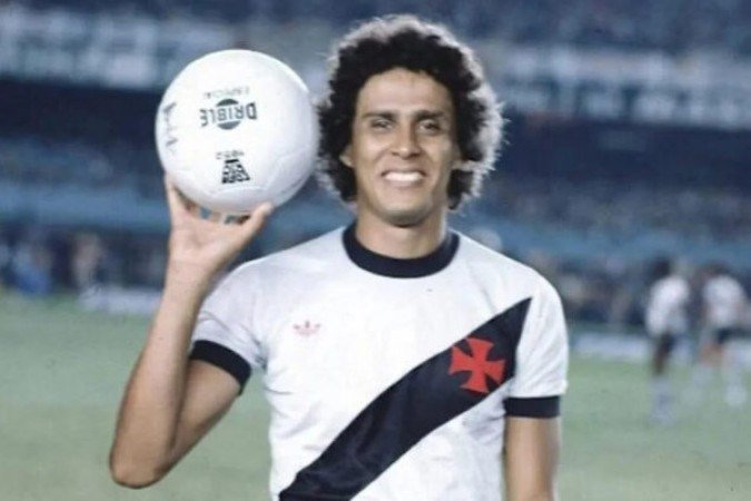 Quando o Vasco faturou pela primeira vez o Campeonato Brasileiro, em 1974, Roberto foi artilheiro com 16 gols.  Ele também foi a estrela nos títulos cariocas de 1977, 1982 e 1987. 