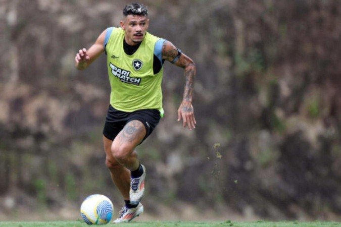 Tiquinho Soares deve se apresentar ao Santos na próxima sexta-feira - (crédito: Foto: Vitor Silva/Botafogo) Tiquinho Soares deve se apresentar ao Santos na próxima sexta-feira - (crédito: Foto: Vitor Silva/Botafogo)