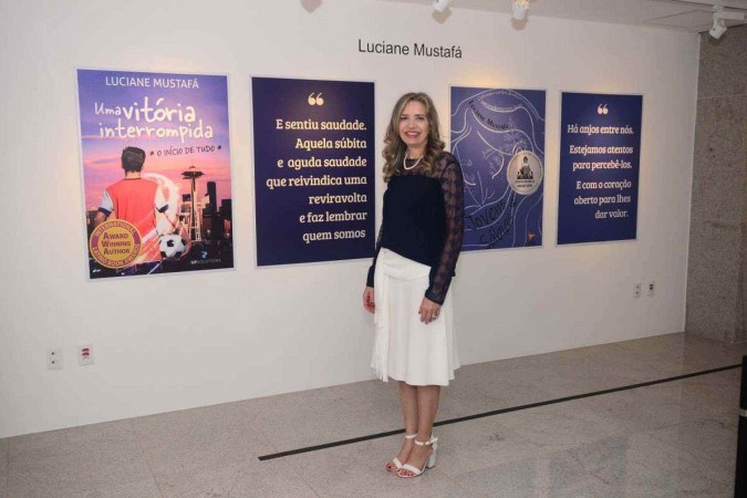 Escritora Luciane Mustafá durante premiação dos vencedores do Prêmio Ler é Legal 2024, no Espaço Cultural do MPDFT -  (crédito: Gentil Magalhães/MPDFT)