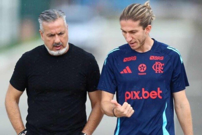 José Boto em conversa com Filipe Luís - (crédito: Foto: Gilvan de Souza/Flamengo) José Boto em conversa com Filipe Luís - (crédito: Foto: Gilvan de Souza/Flamengo)