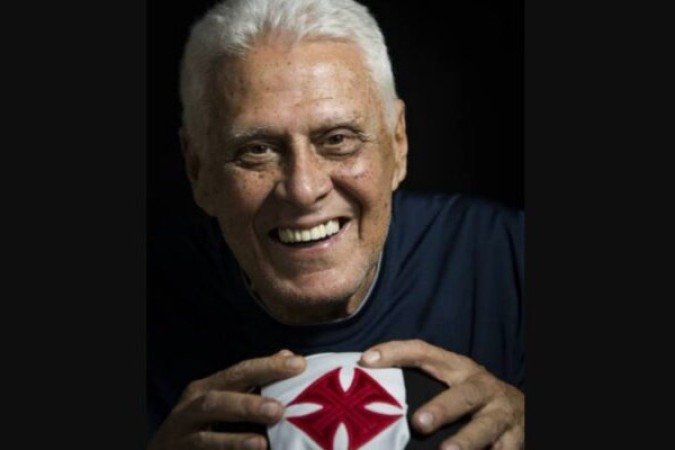 Três anos depois, com o Cruz-Maltino já de volta à elite nacional, foi campeão da Copa do Brasil de 2011 em final disputada contra o Coritiba.