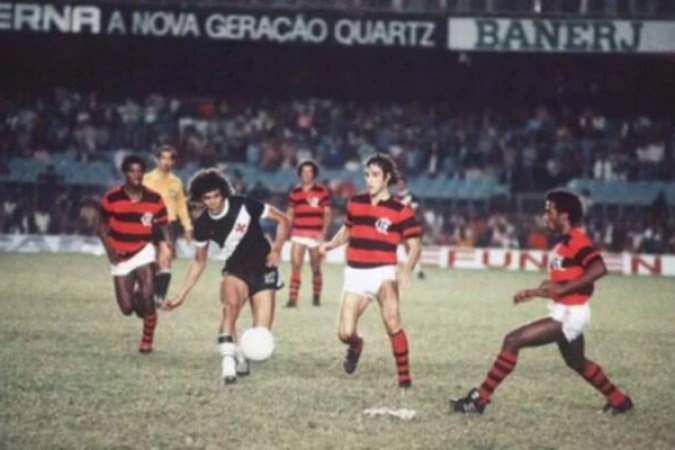 Além do faro de gol, Roberto esbanjava técnica. Na metade final da década de 80, já mais calejado, abriu mão um pouco do seu lado artilheiro para servir aos companheiros de equipe. 