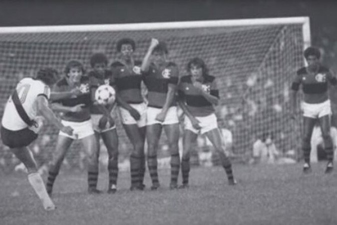 Com o passar dos anos e a consequente perda do vigor físico, aperfeiçoou ainda mais o que já era uma de suas qualidades: as cobranças de falta. Assim, tornou-se uma das maiores referências nesse quesito no futebol nacional.