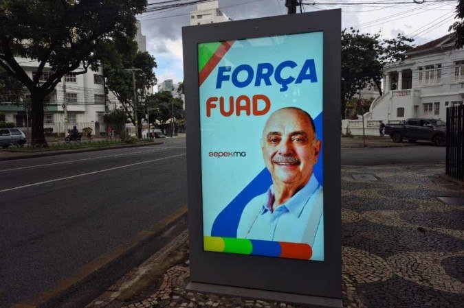Mensagens de apoio a recuperação do prefeito Fuad Noman foram veiculadas em pontos de ônibus e outros lugares da capital mineira - (crédito: Thiago Bonna/EM/D.A Press) Mensagens de apoio a recuperação do prefeito Fuad Noman foram veiculadas em pontos de ônibus e outros lugares da capital mineira - (crédito: Thiago Bonna/EM/D.A Press)