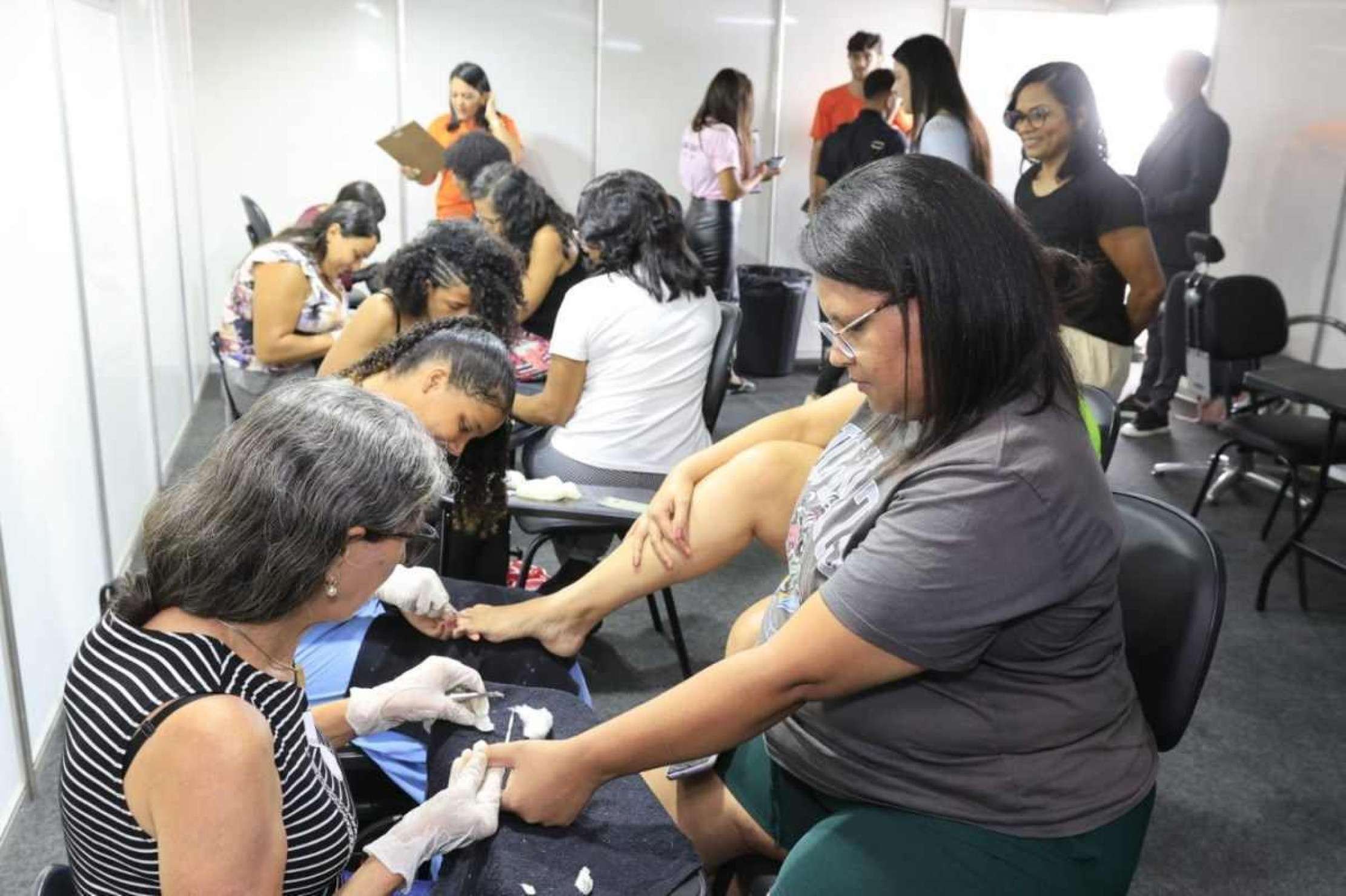 Projeto gratuito oferece capacitação e palestras sobre violência de gênero