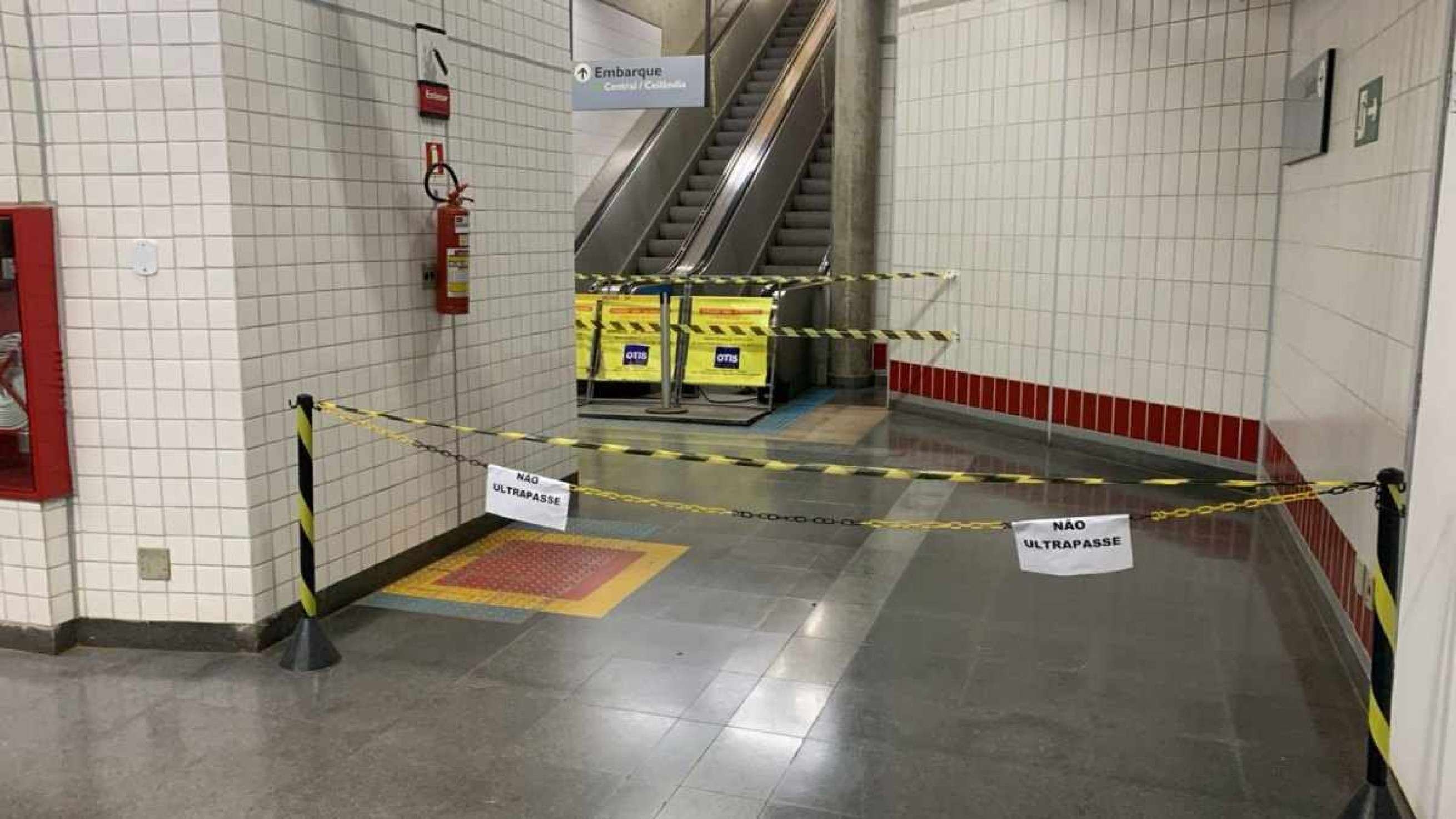 Estações Samambaia Sul e Guariroba do metrô sem escadas rolantes e elevadores Estações Samambaia Sul e Guariroba do metrô sem escadas rolantes e elevadores