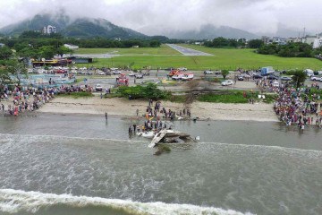 O avião de pequeno porte tentou pousar no Aeroporto Estadual de Ubatuba -  (crédito: BBC Geral)