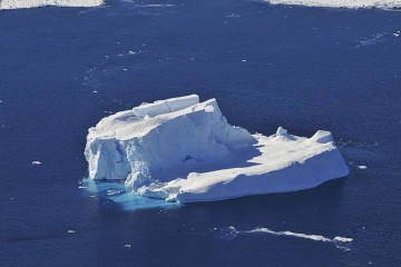 Bloco de gelo no Oceano Antártico: 90% do excesso de calor atmosférico é armazenado no fundo dos mares -  (crédito: (NASA/Jane Peterson))