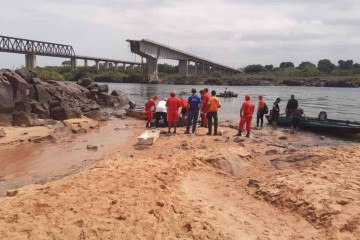 Janelas de mergulho: novas tentativas de buscas serão realizadas em áreas ainda não exploradas, no sentido da correnteza do rio Tocantins -  (crédito: Divulgação/Corpo de Bombeiros)