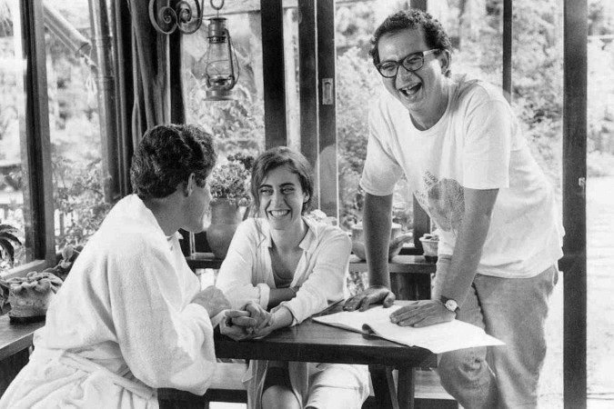 André Klotzel, diretor de Capitalismo Selvagem, com Fernanda Torres
