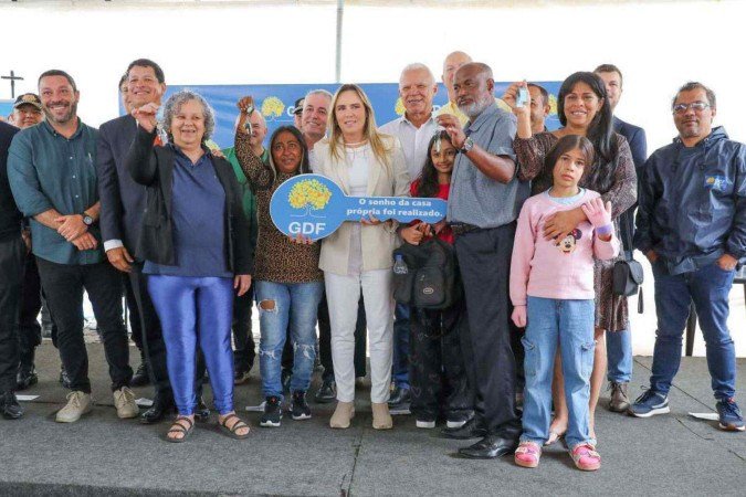 A governadora em exercício Celina Leão participou da entrega de 70 imóveis no Sol Nascente