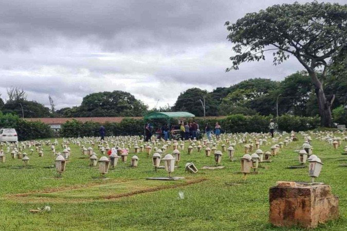 Vítima foi sepultada em cerimônia restrita - (crédito: Darcianne Diogo/CB/D.A Press) Vítima foi sepultada em cerimônia restrita - (crédito: Darcianne Diogo/CB/D.A Press)