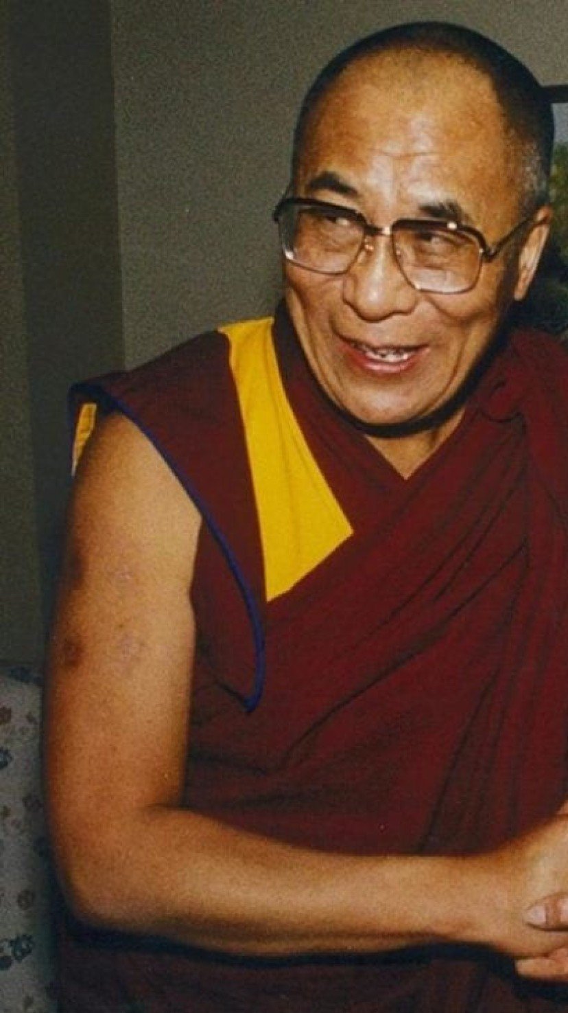 Dalai Lama expressa tristeza por dezenas de mortes em terremoto no