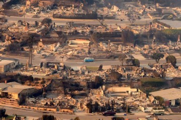 Disney faz doação de US$ 15 milhões para responder aos incêndios em Los Angeles -  (crédito: JOSH EDELSON / AFP)