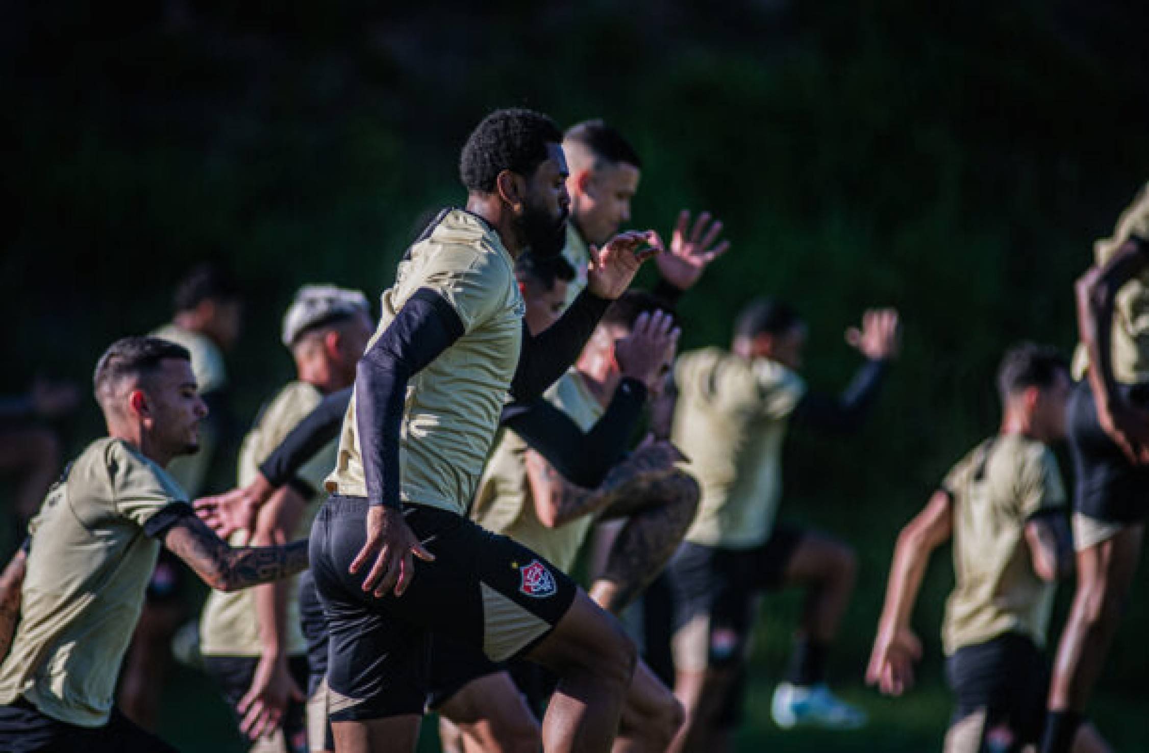 Vitória x Barcelona-BA: onde assistir, escalações e arbitragem