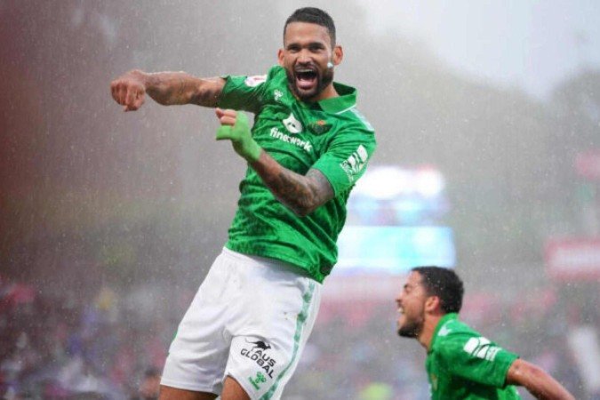 Willian José comemora gol pelo Real Betis  -  (crédito: Foto: Alex Caparros/Getty Images)