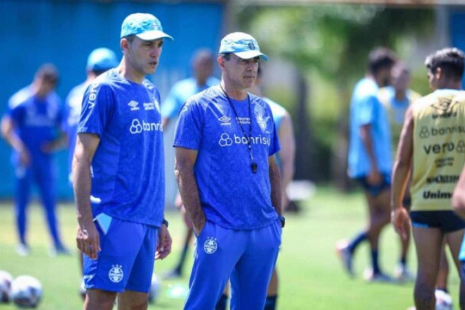 Villasanti recebe alto após quadro de conjuntivite e se reapresenta ao Grêmio para a pré-temporada -  (crédito: Foto: Divulgação/Grêmio)