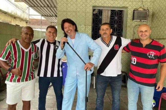 Alex Escobar se vestiu de Roberto Carlos para uma matéria do Globo Esporte  -  (crédito: Foto: Divulgação / Globo)