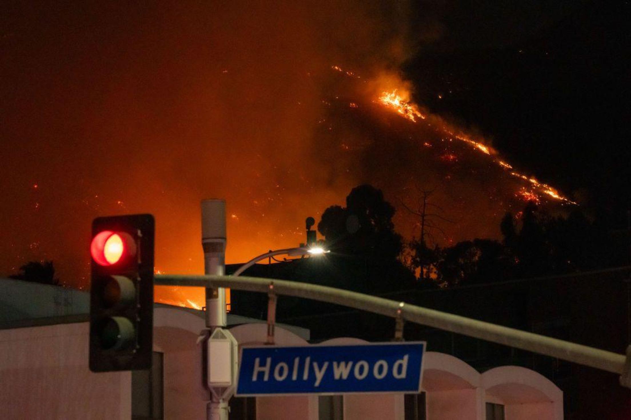 Muitas áreas e marcos famosos de Los Angeles, como Sunset Boulevard, Hollywood Boulevard, a Calçada da Fama e o Dolby Theater, onde é realizada a entrega do Oscar, estão próximos às áreas atingidas pelo fogo -  (crédito: Getty Images)