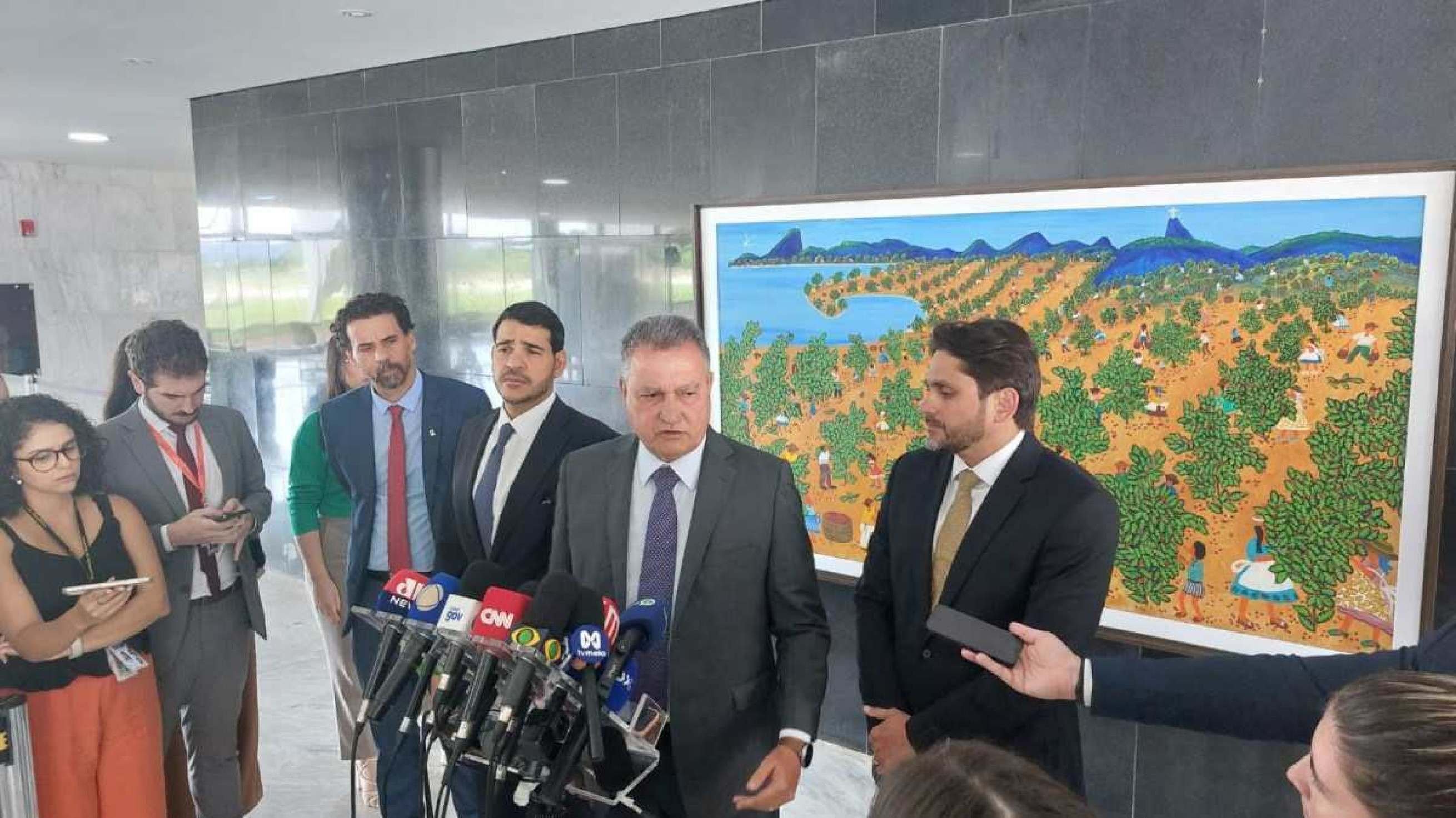 Governo enviará projeto para regular redes na retomada do Congresso