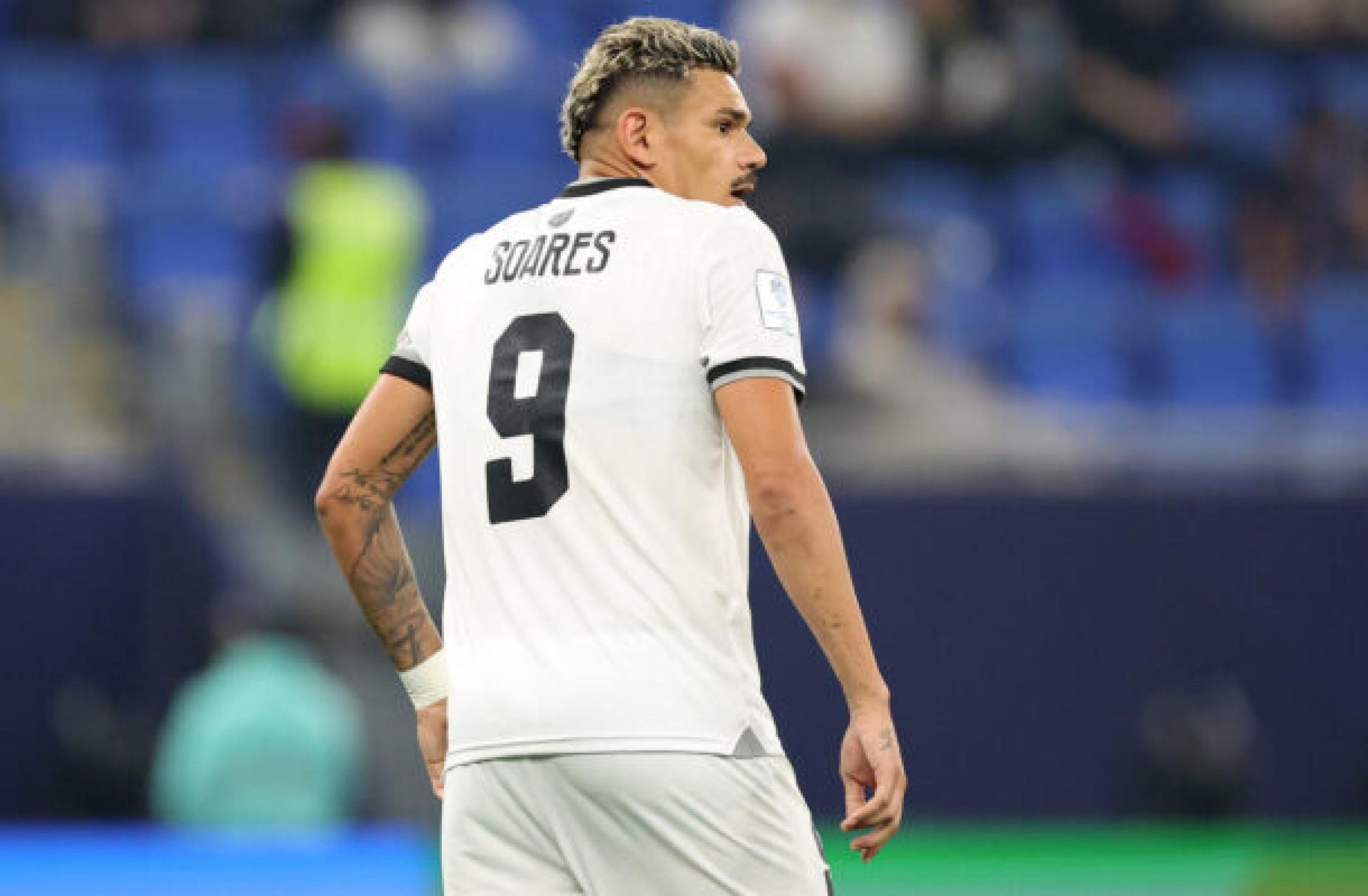 Tiquinho Soares faz exames no CT do Santos: ‘Um sonho vestir a camisa do Rei’