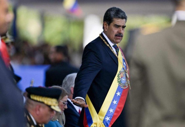 Maduro fechou a fronteira com o Brasil nesta sexta: casos emergenciais são atendidos pela embaixada -  (crédito: Juan Barreto/AFP)