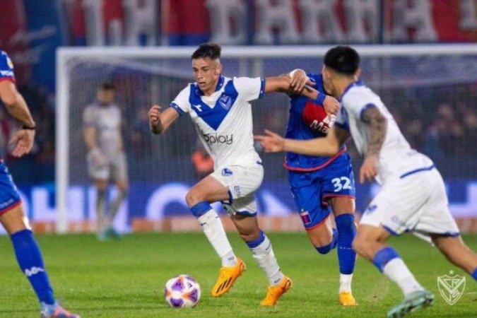 Valentin Gómez em ação com a camisa do Vélez Sarsfield, da Argentina - (crédito: Foto: Divulgação / Vélez Sarsfield) Valentin Gómez em ação com a camisa do Vélez Sarsfield, da Argentina - (crédito: Foto: Divulgação / Vélez Sarsfield)
