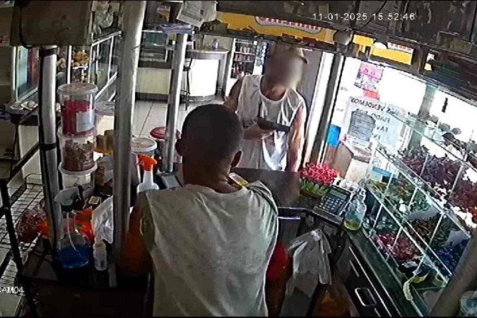 O suspeito portava uma pistola calibre .380 e não hesitou em ameaçar quem se aproximava - (crédito: Material cedido ao Correio) O suspeito portava uma pistola calibre .380 e não hesitou em ameaçar quem se aproximava - (crédito: Material cedido ao Correio)
