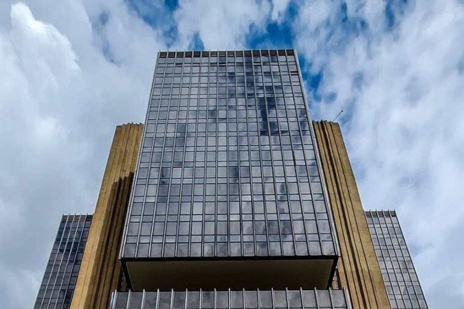 Queda do IBC-Br de maio foi puxada por recuos de 4,2%, na agropecuária, e de 0,4%, na indústria