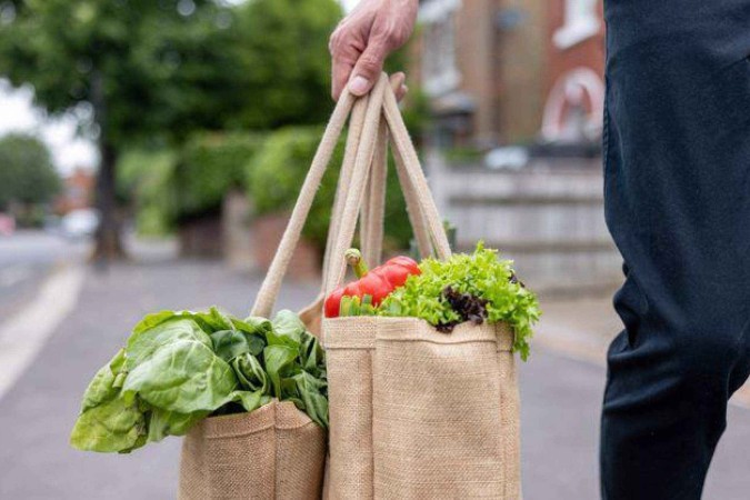 A dieta vegana chega a emitir apenas 25% do carbono gerado pelas pessoas que comem maior quantidade de carne -  (crédito: Getty Images)