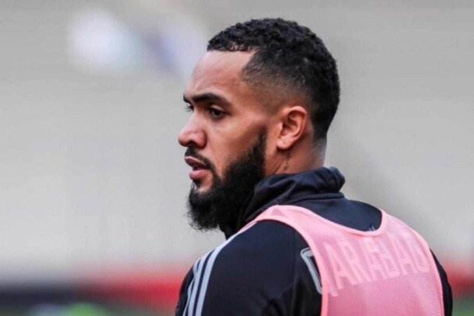 Juninho vai reforçar o Rubro-Negro na temporada de 2025 - (crédito: Foto: Divulgação / Qarabag) Juninho vai reforçar o Rubro-Negro na temporada de 2025 - (crédito: Foto: Divulgação / Qarabag)