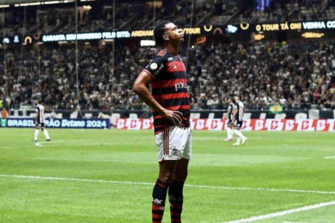 Carlinhos despista sobre saída do Flamengo - (crédito: Foto: Gilvan de Souza/CRF) Carlinhos despista sobre saída do Flamengo - (crédito: Foto: Gilvan de Souza/CRF)