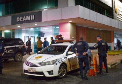 A mulher e a adolescente foram conduzidas à Delegacia Especial de Atendimento à Mulher, em Ceilândia, para as providências cabíveis -  (crédito:  Ed Alves/CB/DA.Press) -A mulher e a adolescente foram conduzidas à Delegacia Especial de Atendimento à Mulher, em Ceilândia, para as providências cabíveis -  (crédito:  Ed Alves/CB/DA.Press)