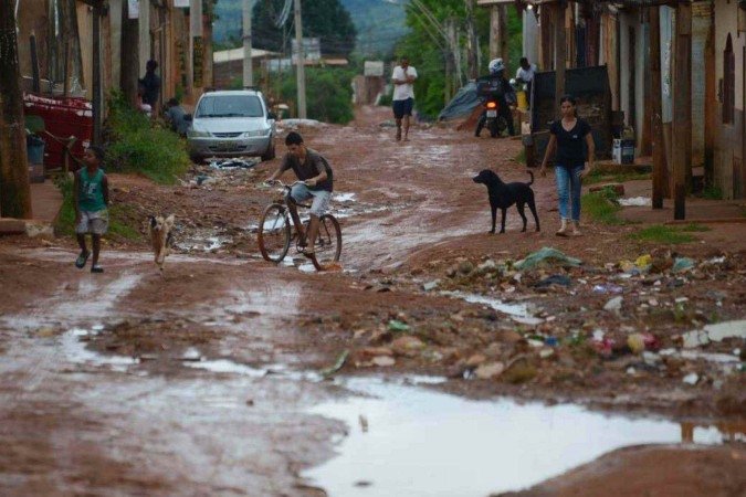 Brancos ganhavam, em média, 2,4 vezes (R$ 7.757) mais do que a população de mulheres declaradas pretas ou pardas (R$ 3.170) - (crédito: Ed Alves/CB/DA.Press) Brancos ganhavam, em média, 2,4 vezes (R$ 7.757) mais do que a população de mulheres declaradas pretas ou pardas (R$ 3.170) - (crédito: Ed Alves/CB/DA.Press)