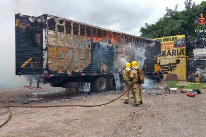Os bombeiros fizeram o controle do incêndio evitando maiores prejuízos - (crédito: Foto: Reprodução CBMDF) Os bombeiros fizeram o controle do incêndio evitando maiores prejuízos - (crédito: Foto: Reprodução CBMDF)