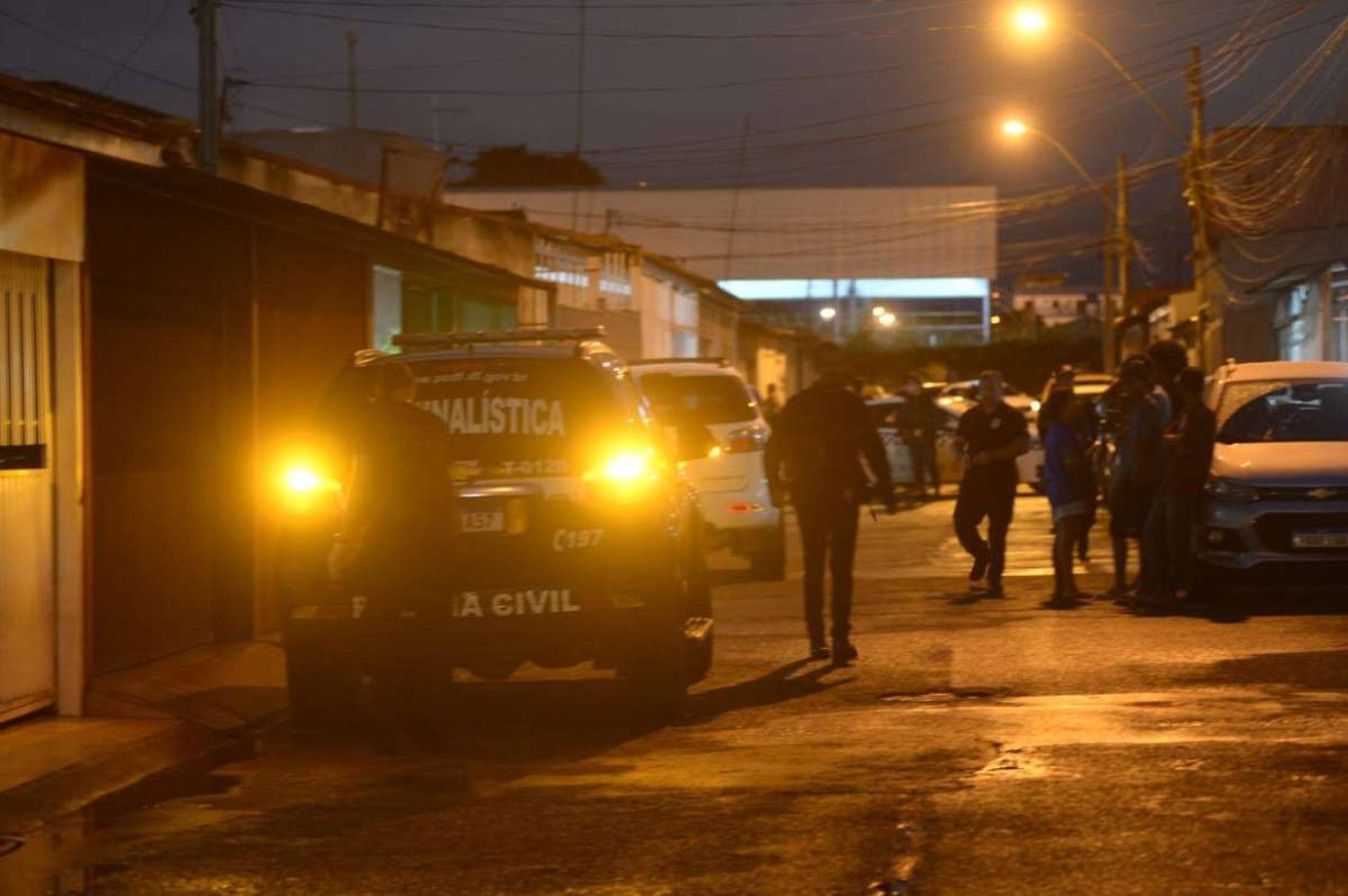 Homem é suspeito de tentar matar companheira a facadas e envenenar os próprios filhos