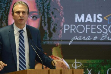 Segundo o ministro Camilo Santana, 'as pessoas não querem mais ser professores neste país'  -  (crédito: Ed Alves/CB/D.A Press)