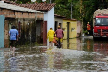 Sistemas de drenagem provam ser insuficientes diante da intensidade dos registros pluviométricos -  (crédito:  Marcelo Ferreira/CB/D.A Press)