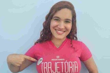 Marina Vieira Almeida Lima, de 17 anos, estudante do Colégio Elite Maceió, celebra a conquista da nota mil na redação do Enem 2024 -  (crédito: Foto/Arquivo pessoal)