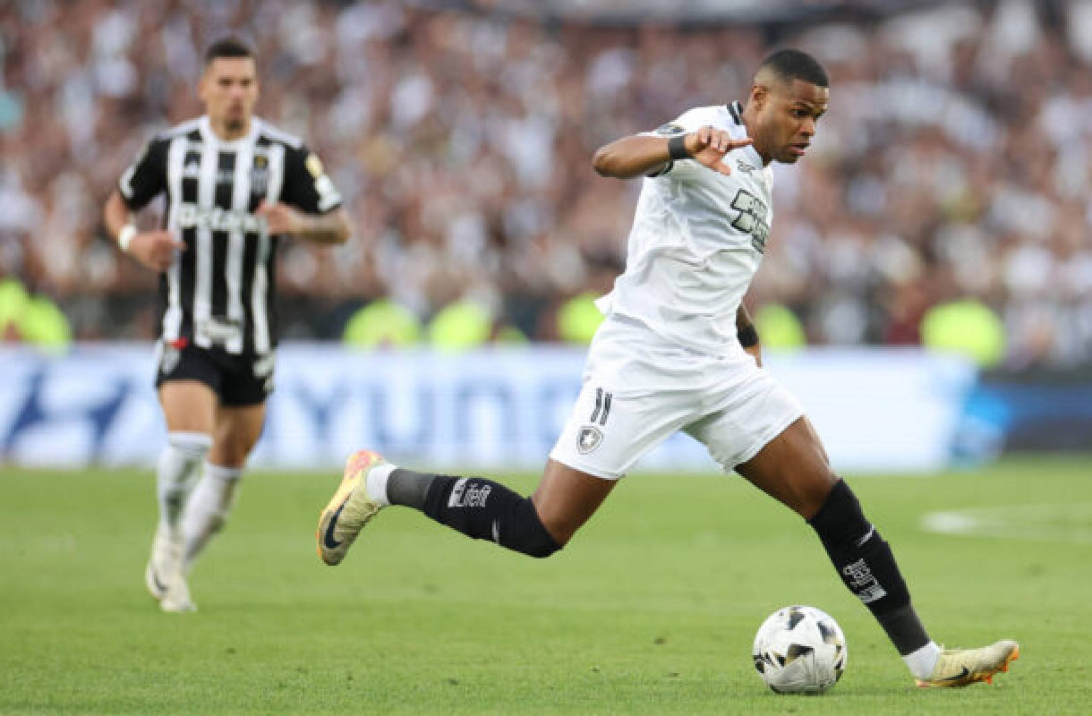 Jr. Santos a caminho do Atlético. Veja quanto o Galo vai pagar ao Botafogo
