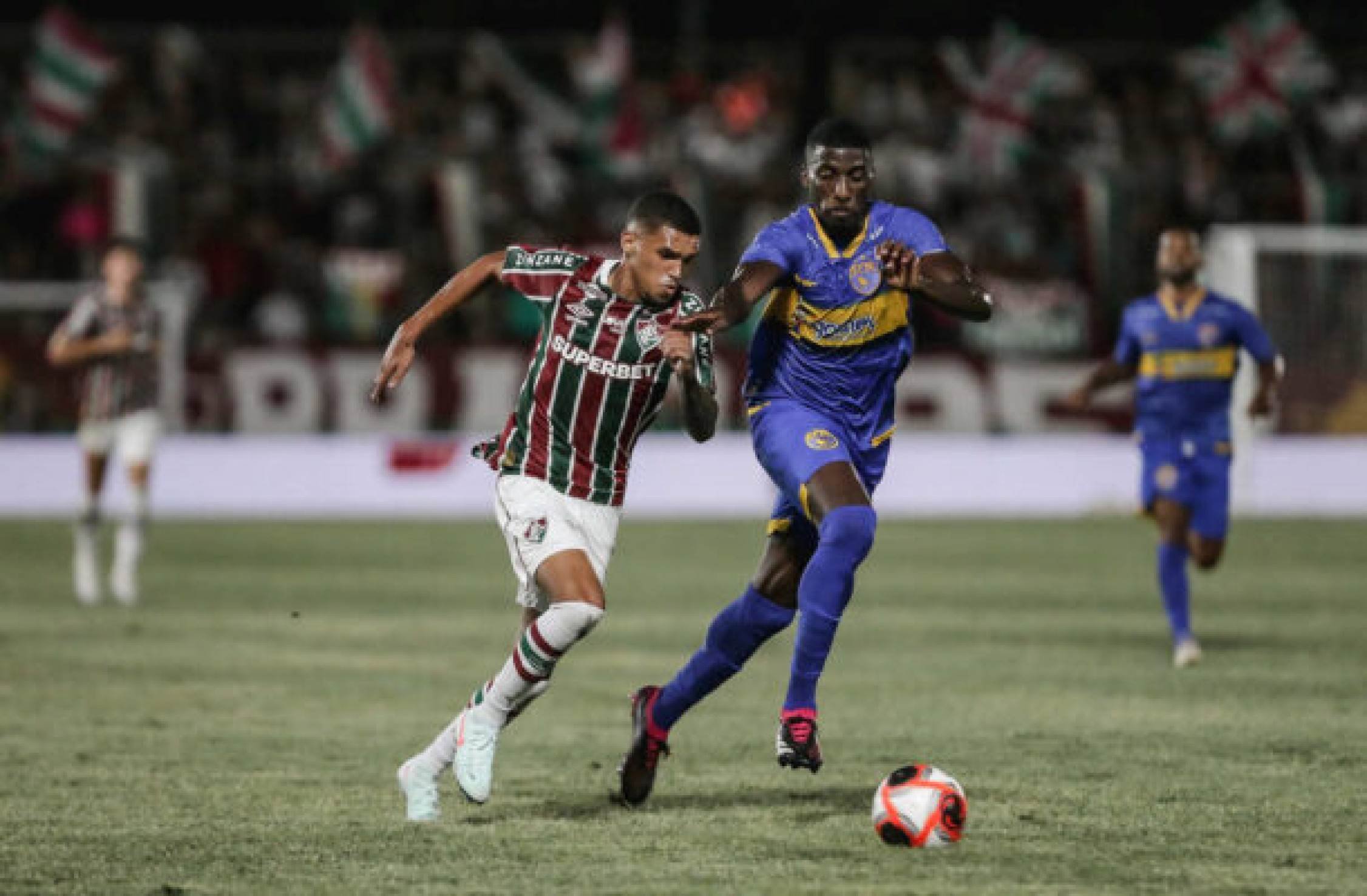 Riquelme Felipe comemora estreia no profissional do Fluminense