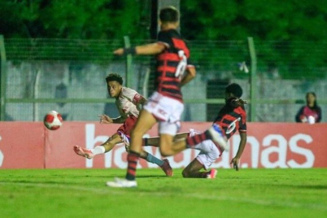 Flamengo não é páreo para o Bragantino e está eliminado na Copinha - (crédito: Foto: Fernando Roberto/Red Bull Bragantino) Flamengo não é páreo para o Bragantino e está eliminado na Copinha - (crédito: Foto: Fernando Roberto/Red Bull Bragantino)