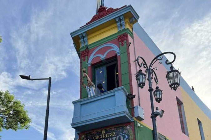 Cartão-postal argentino, o Caminito é movimentado pelo ritmo do tango e dos turistas