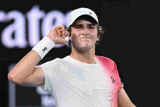 João Fonseca, brasileiro que se classificou à segunda fase da chave principal do Australian Open - (crédito: Australian Open/Divulgação) João Fonseca, brasileiro que se classificou à segunda fase da chave principal do Australian Open - (crédito: Australian Open/Divulgação)