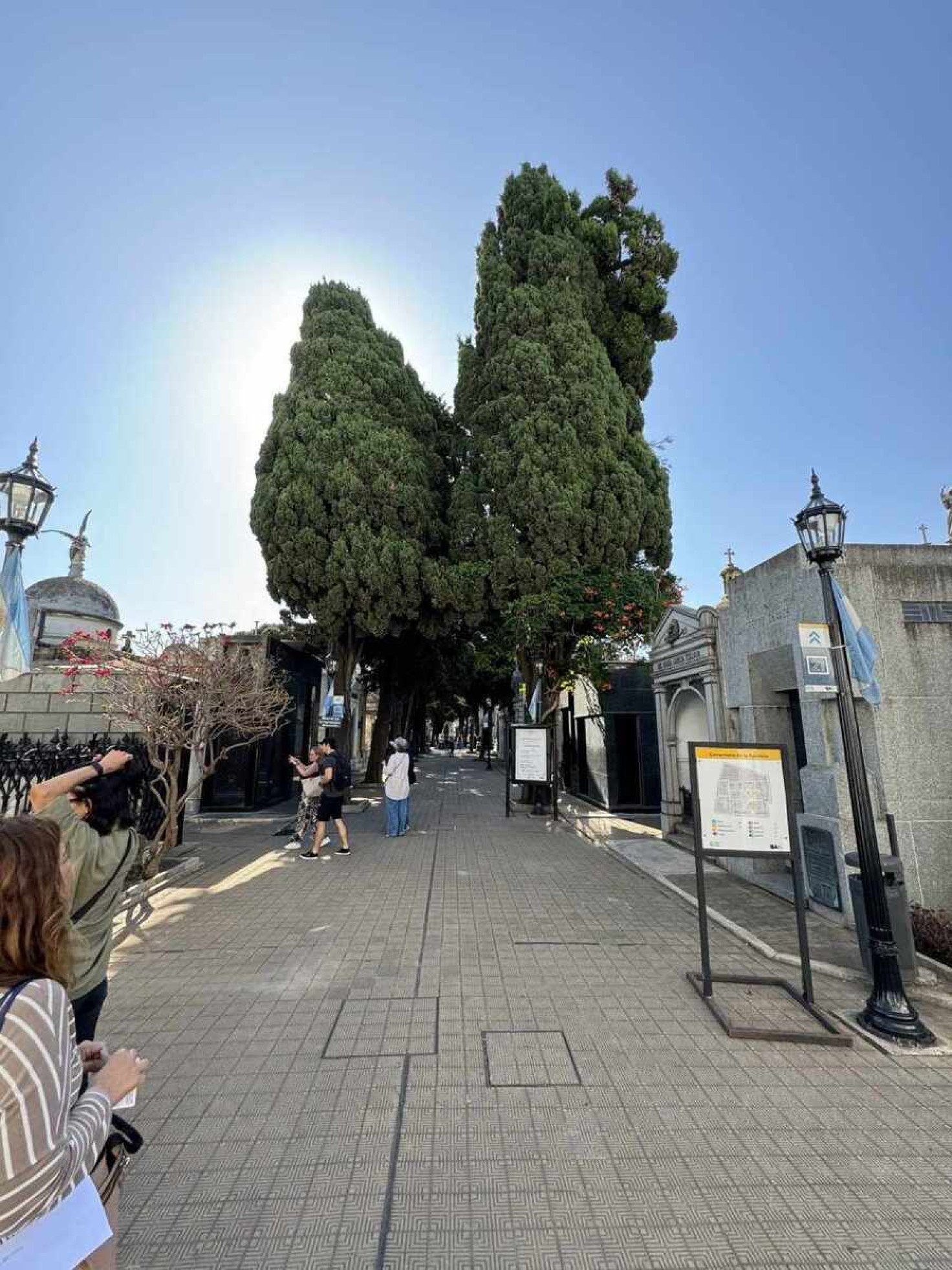 Mesmo sendo um lugar inusitado, o Cemitério da Recoleta é um dos principais destinos de turistas em Buenos Aires