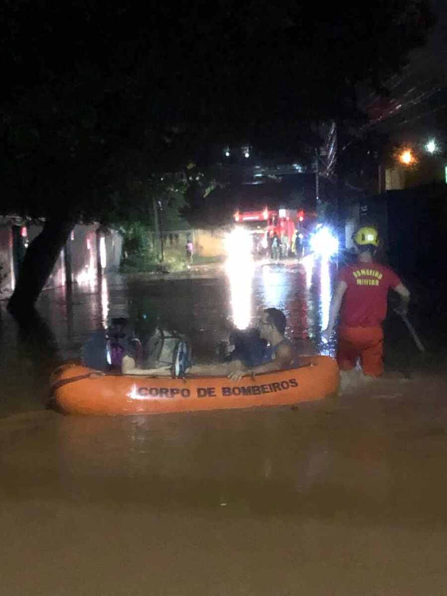 O Corpo de Bombeiros de Goiás atendeu diversas ocorrências de alagamento em Goiânia