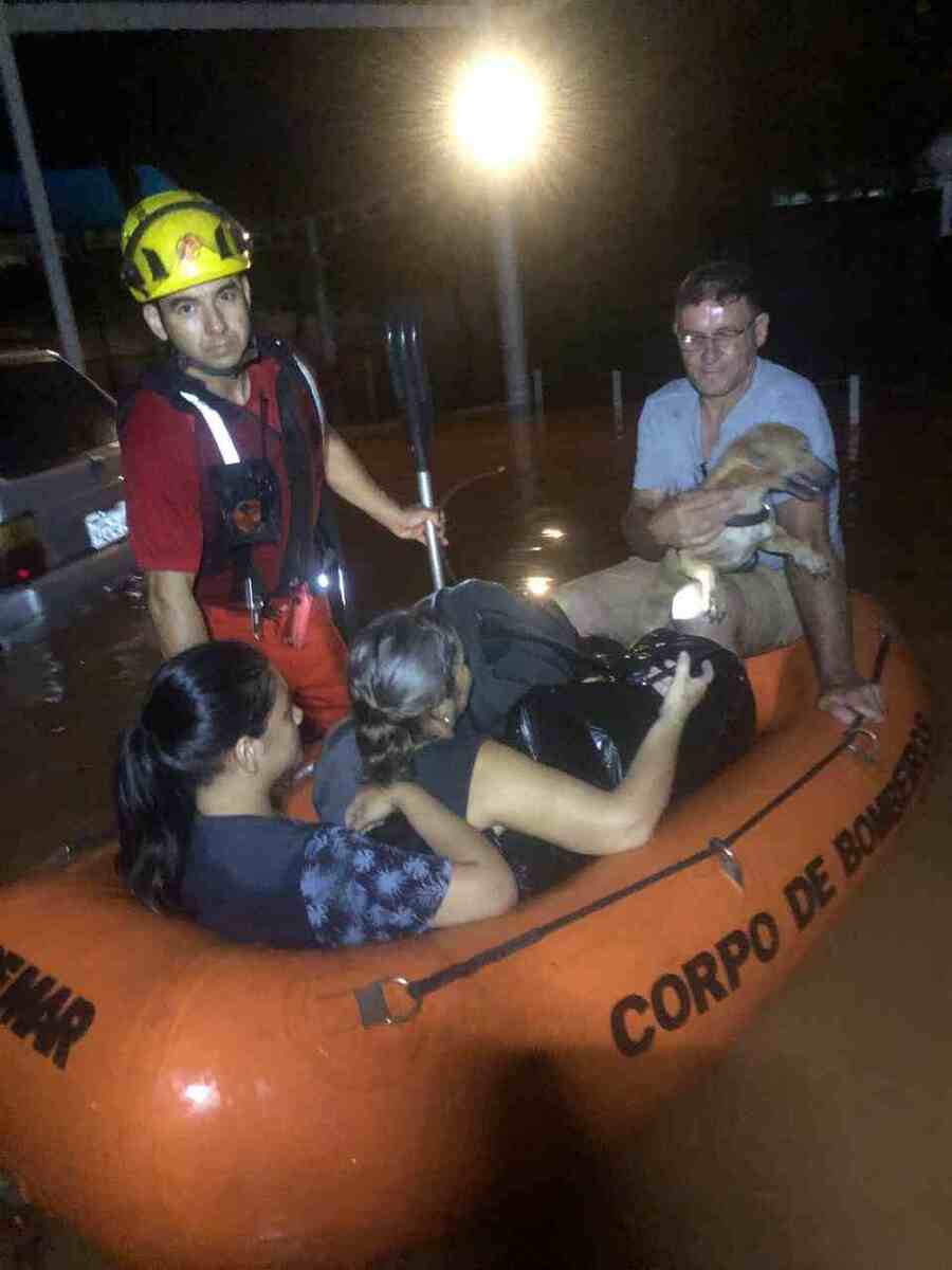 O Corpo de Bombeiros de Goiás atendeu diversas ocorrências de alagamento em Goiânia