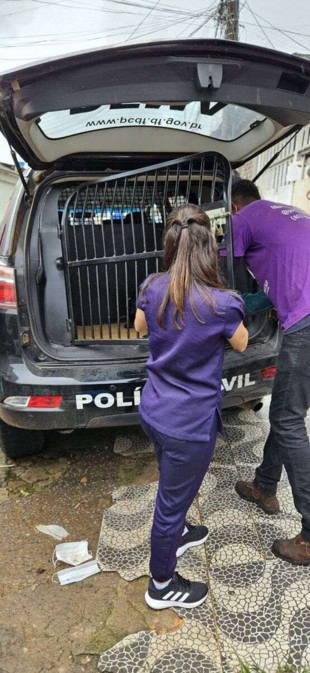No local, também foram encontradas crianças vivendo em condições igualmente precárias