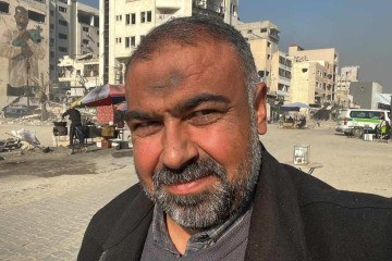 Motasem Dalloul, 44, jornalista palestino, residente na cidade de Gaza 

